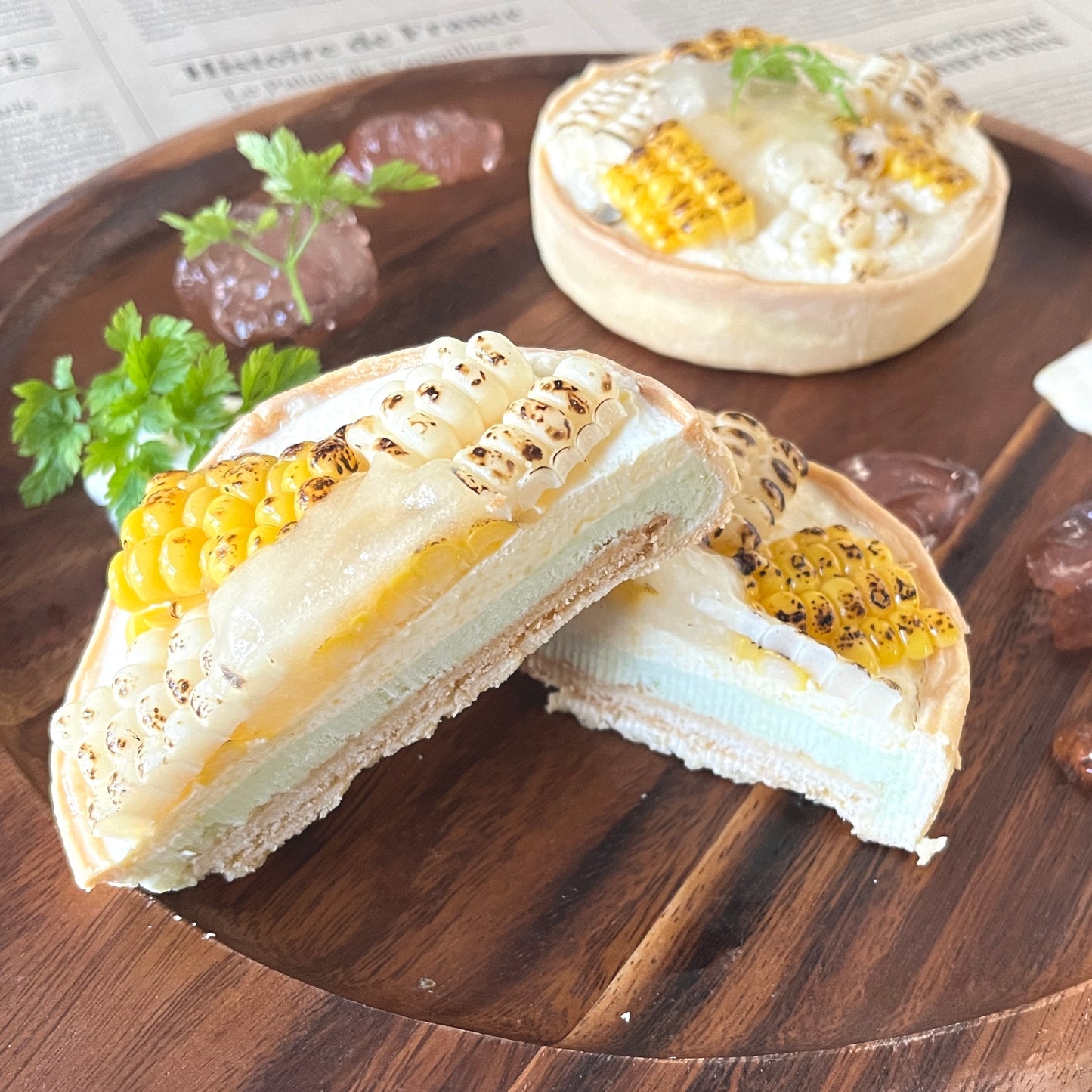 【北海道函館産とうもろこし使用】ふたつの甘み、きらめく白と金の冷製キッシュ