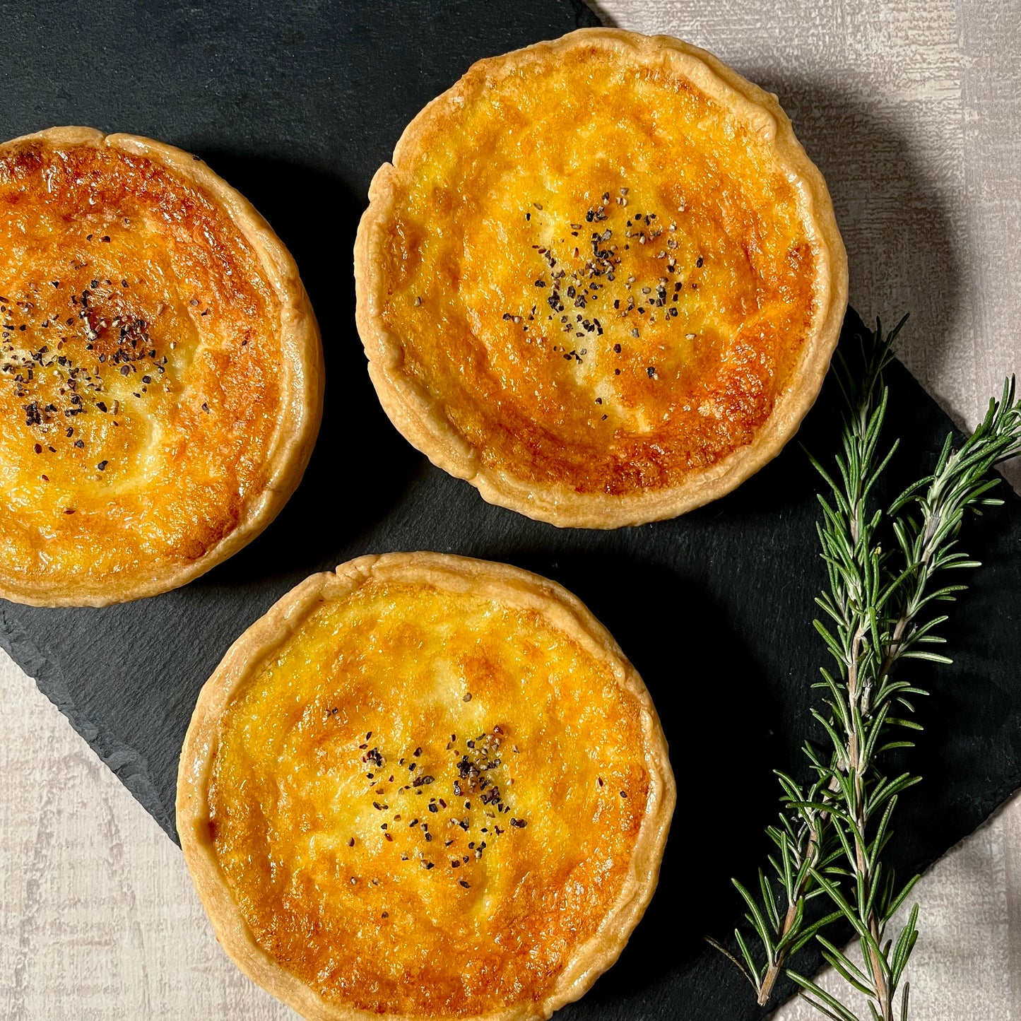 トリュフ香るクリーミーチーズキッシュ